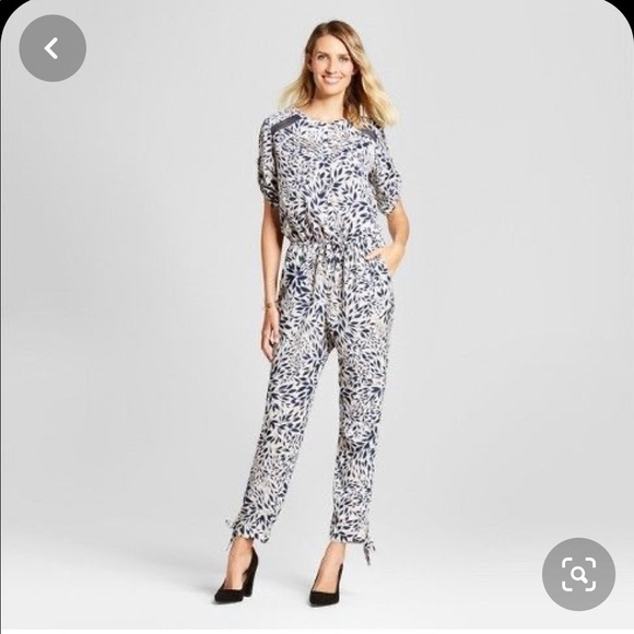 Leaf printed jumpsuit with lace insets - Picture 2 of 7